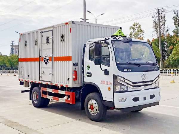 東風5噸雜項危險物品廂式運輸車