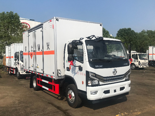 東風5噸爆破器材運輸車