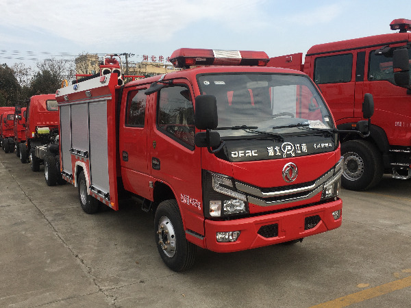 東風(fēng)遠程供水管線車