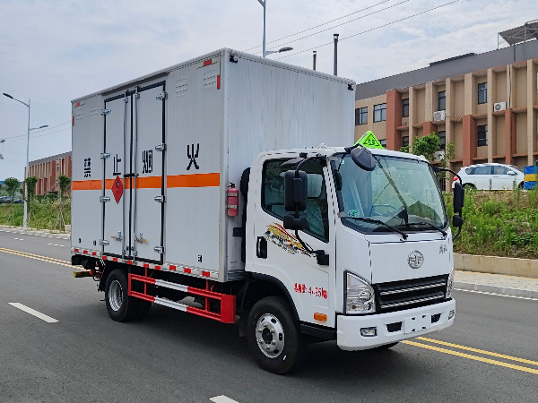 解放藍牌爆破器材運輸車